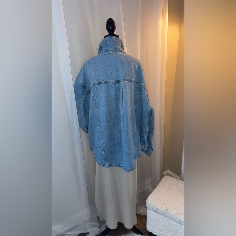 Levi's Light Blue oversized Denim Jacket - Picture 2 of 3